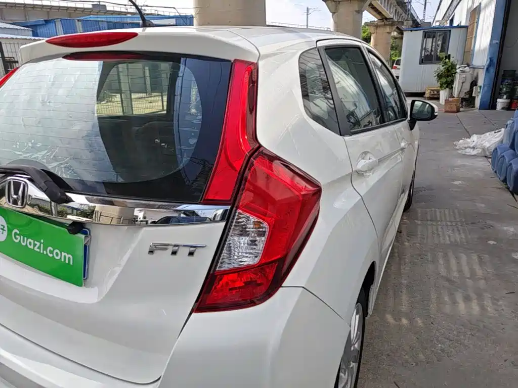 Honda Fit — миниатюра 8