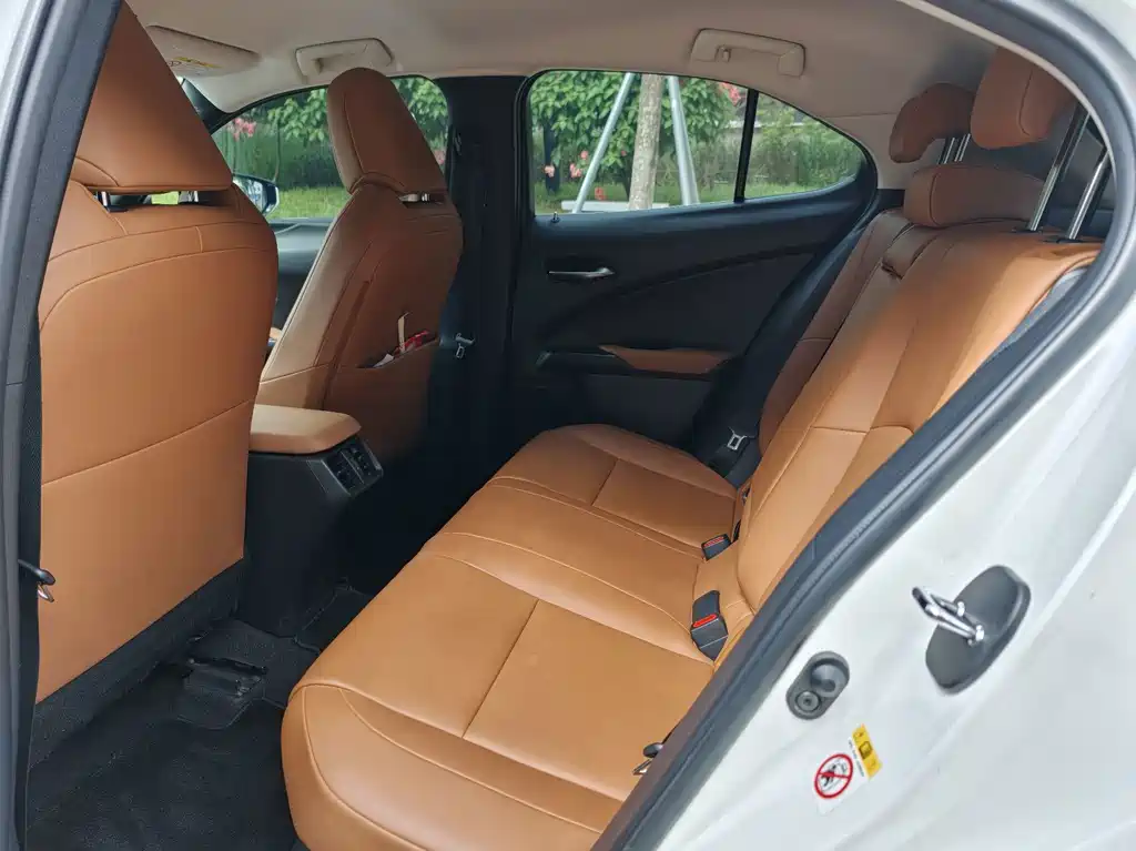 Lexus UX — миниатюра 6