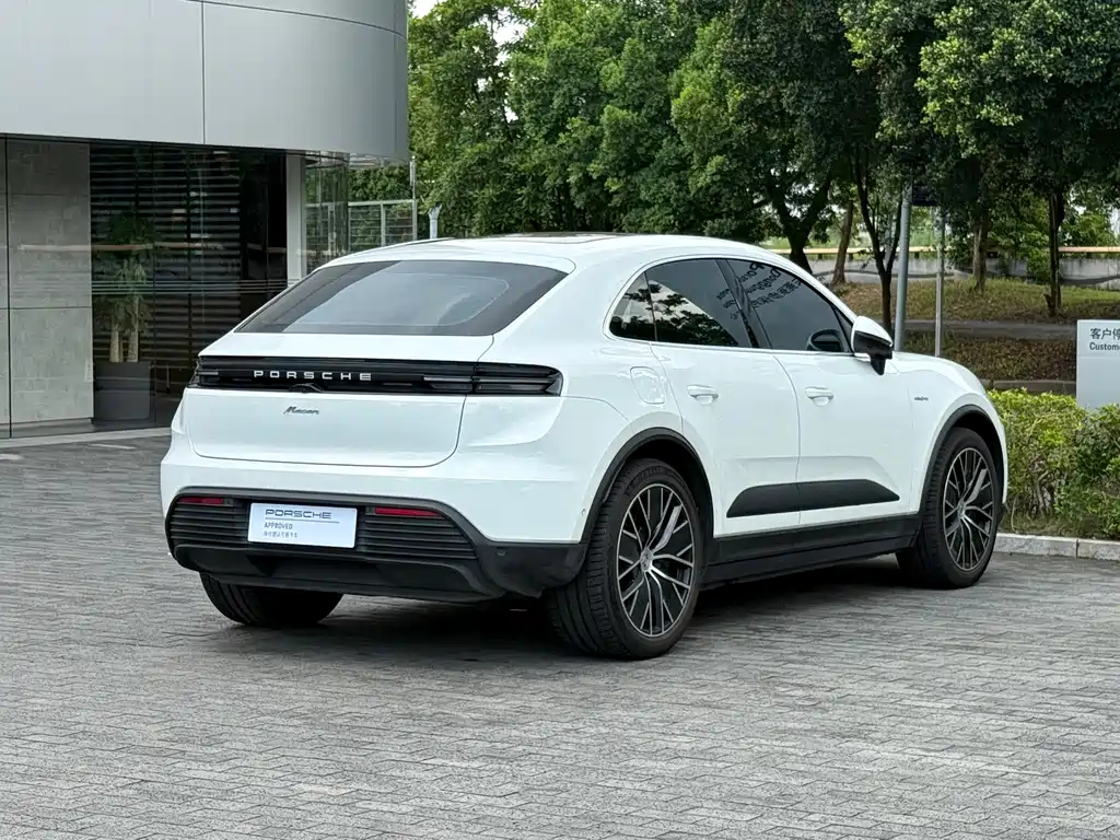 Porsche Macan EV — миниатюра 7