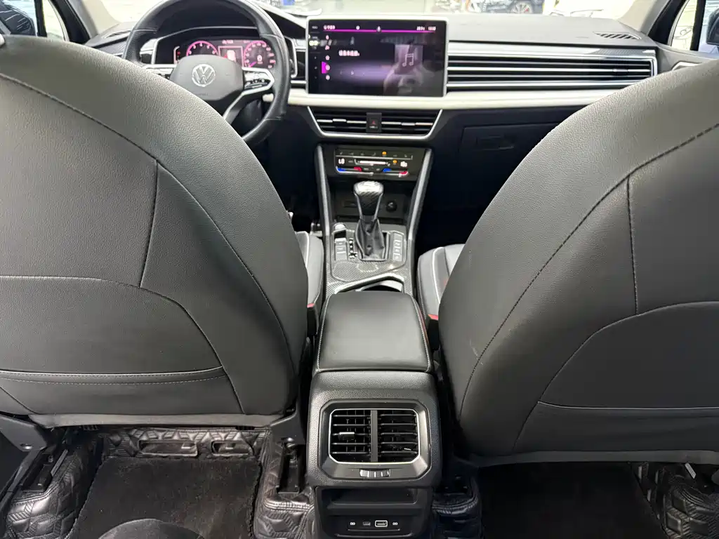 Volkswagen Tiguan L — миниатюра 14