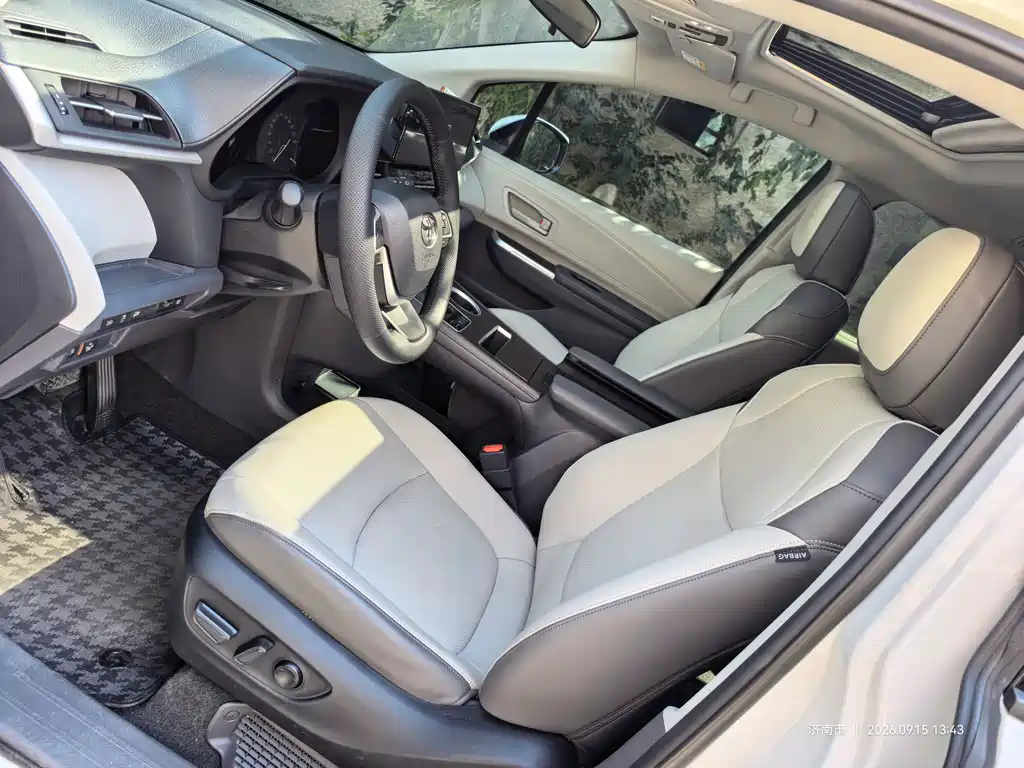 Toyota Granvia — миниатюра 7