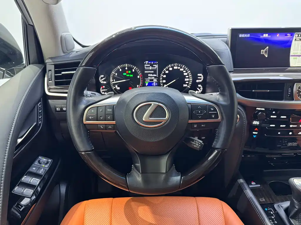 Lexus LX — миниатюра 7