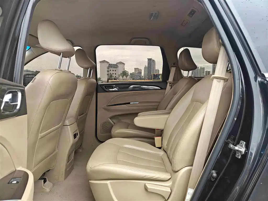 Baojun 730 2016 1.5L MT Comfort 7 мест V