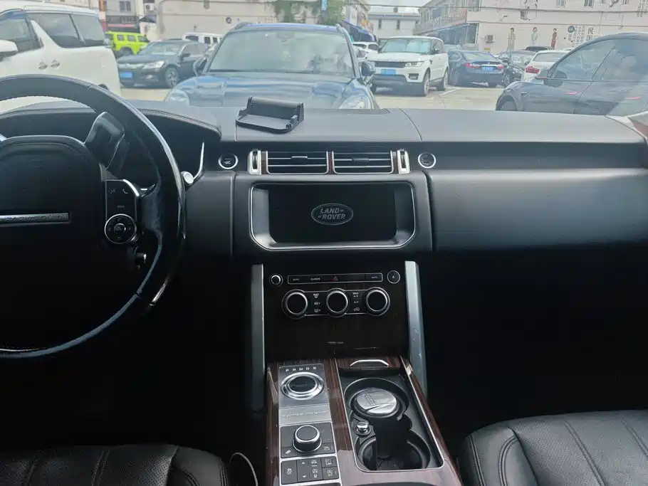Land Rover Range Rover — миниатюра 13