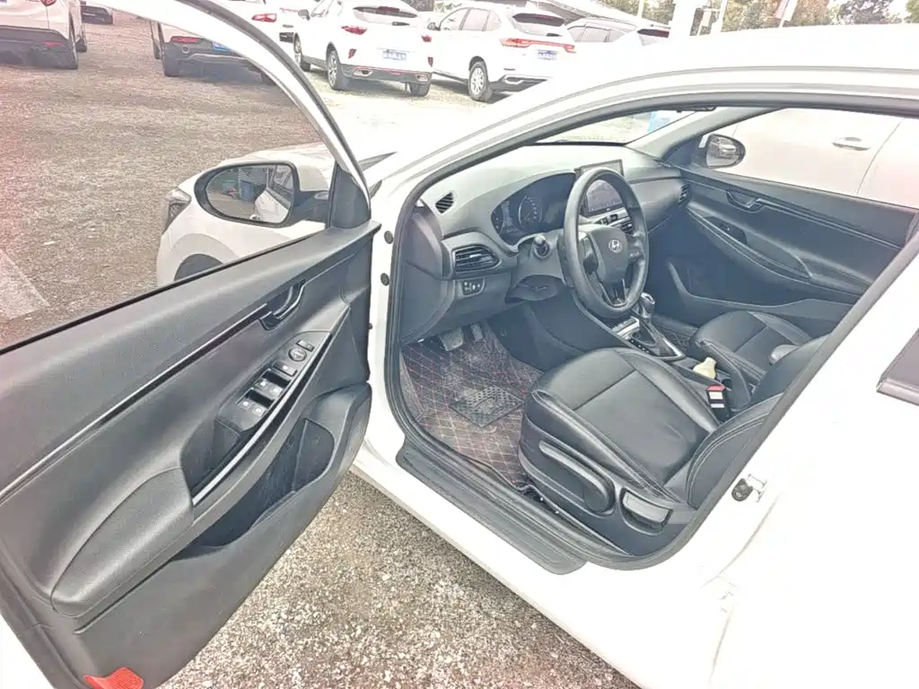 Hyundai Elantra — миниатюра 16