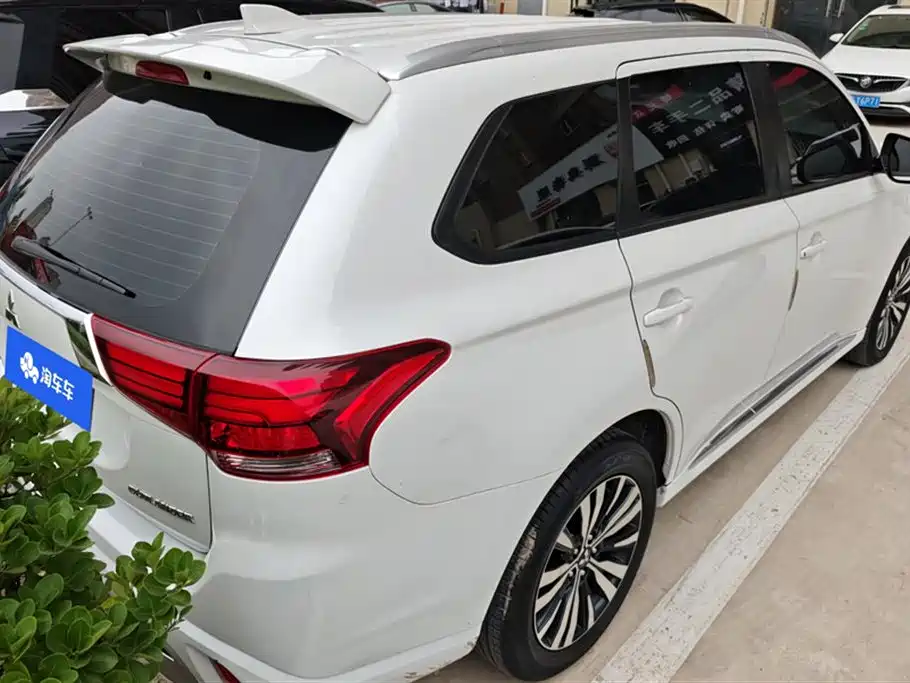 MITSUBISHI OUTLANDER