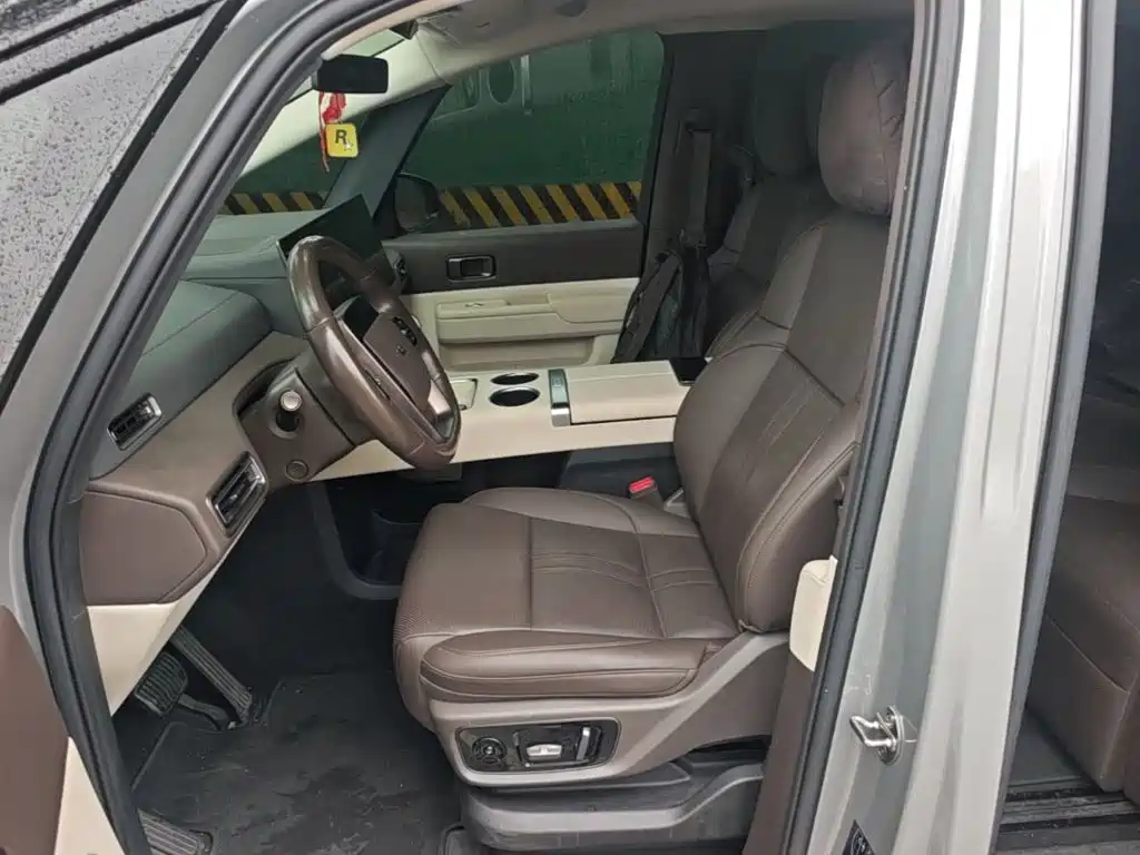 Li Auto Li MEGA — миниатюра 15