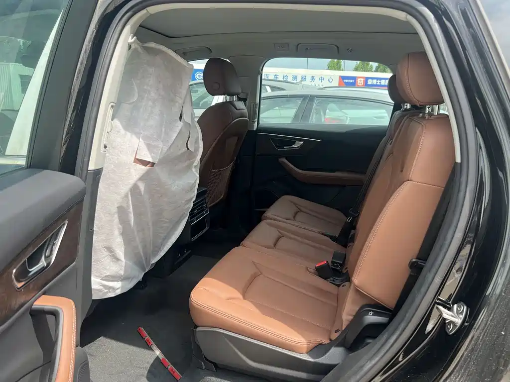 Audi Q7 — миниатюра 11
