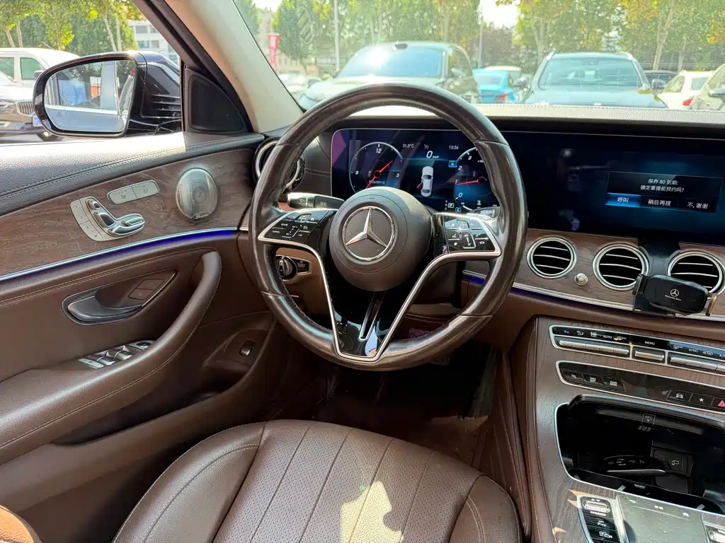 Mercedes-Benz E-Class — миниатюра 11