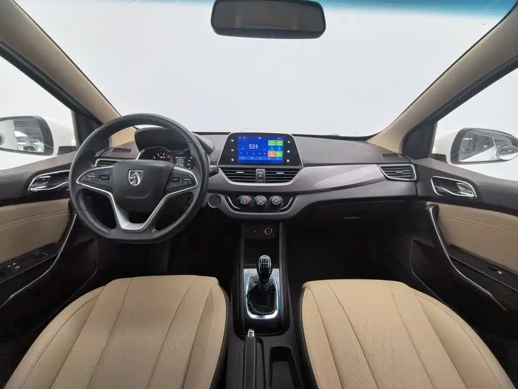 Baojun 310W — миниатюра 5
