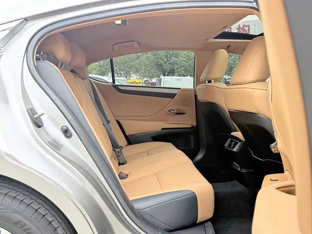 Lexus ES — миниатюра 8