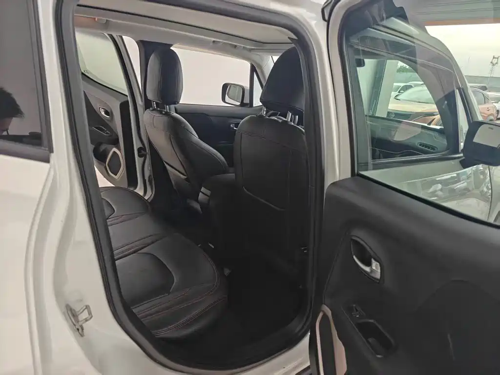 Jeep Renegade — миниатюра 11
