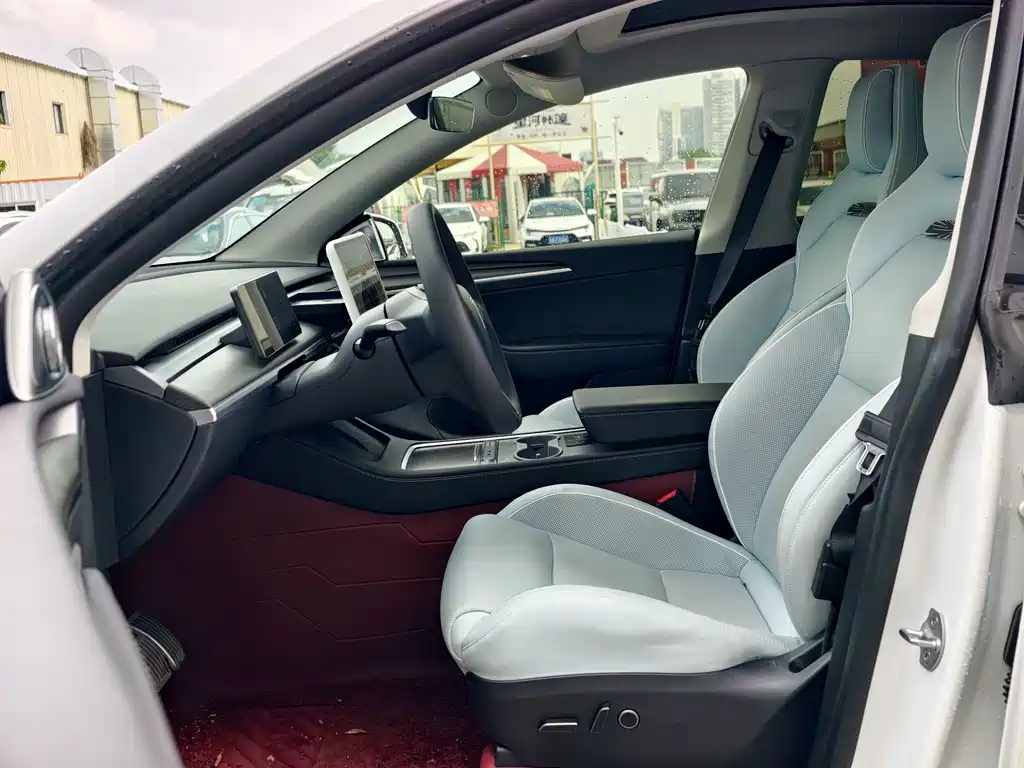 Tesla Model Y — миниатюра 16