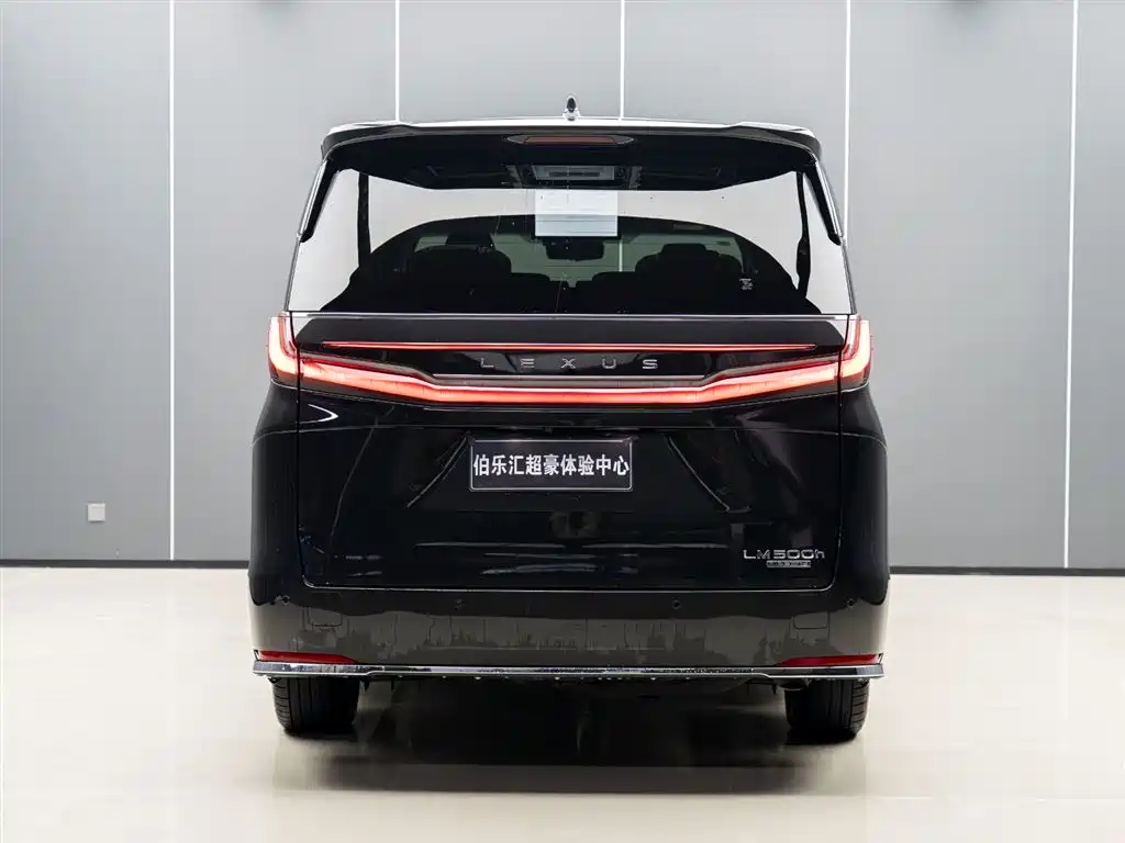 Lexus LM 2023 500h мест