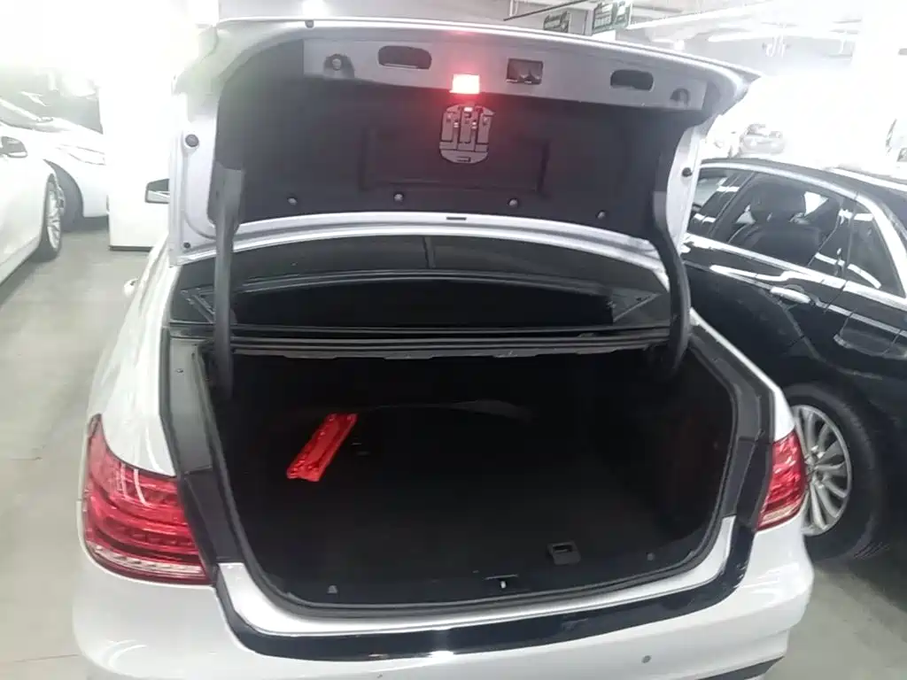 Mercedes-Benz E-Class — миниатюра 19