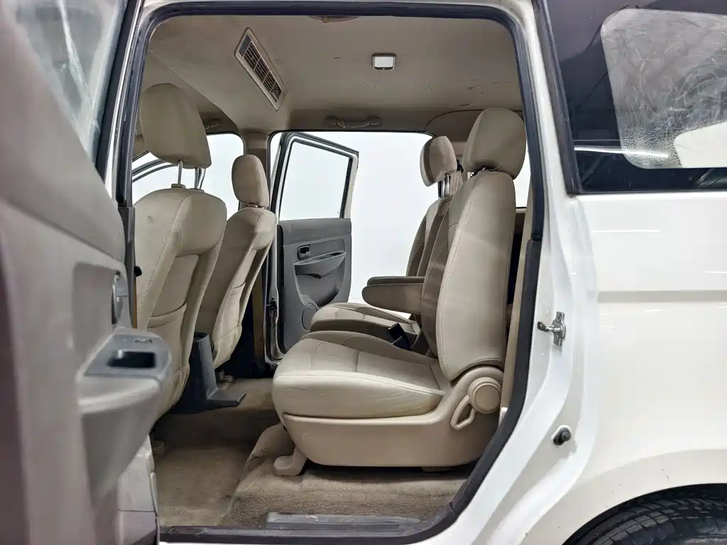 Wuling Hongguang — миниатюра 14
