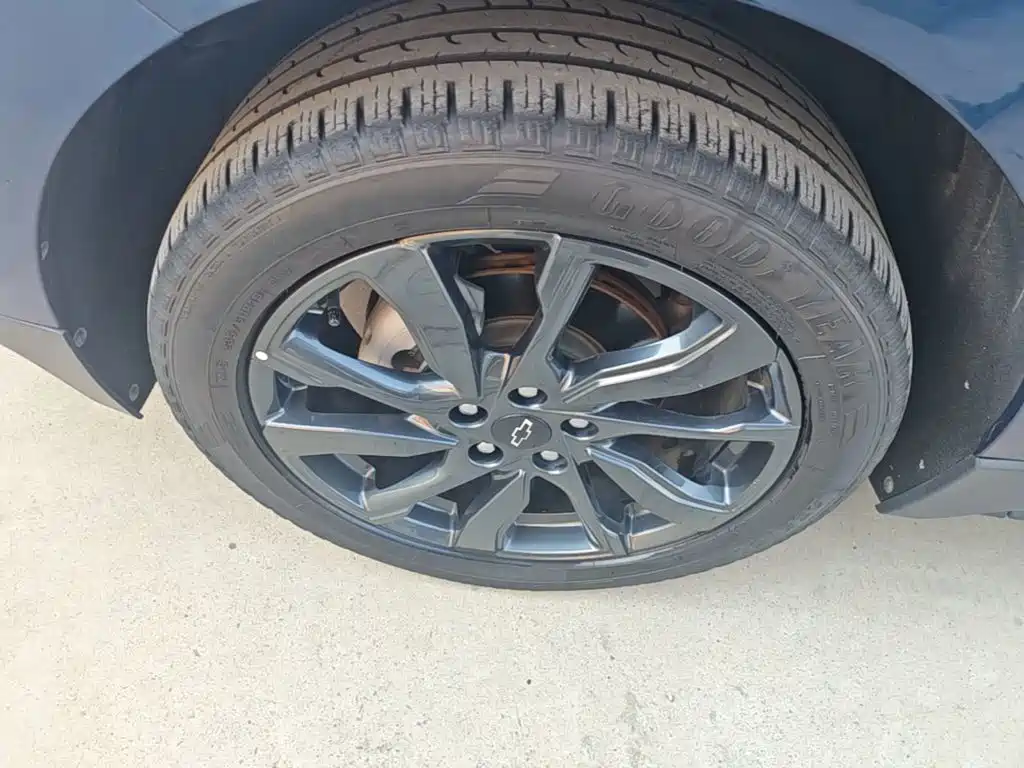 Chevrolet Equinox — миниатюра 23