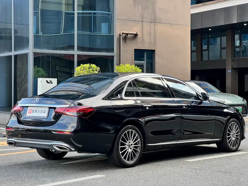 Mercedes-Benz E-Class — миниатюра 8