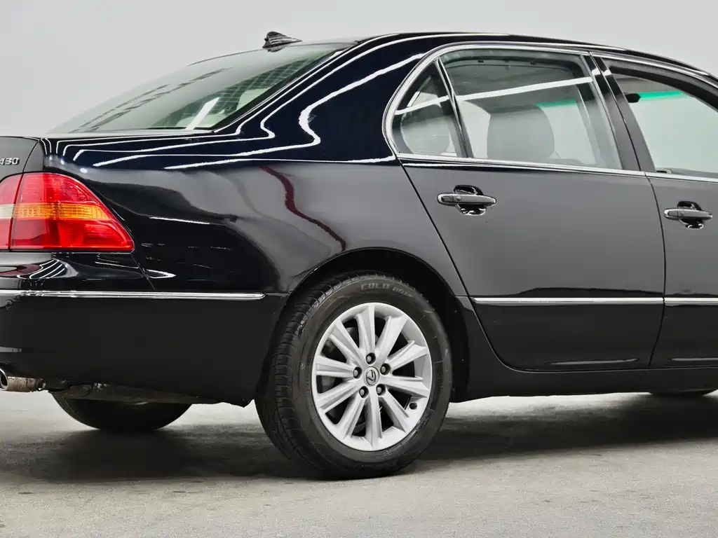 Lexus LS — миниатюра 12