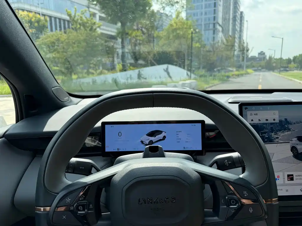 Lynk & Co Z20 — миниатюра 18