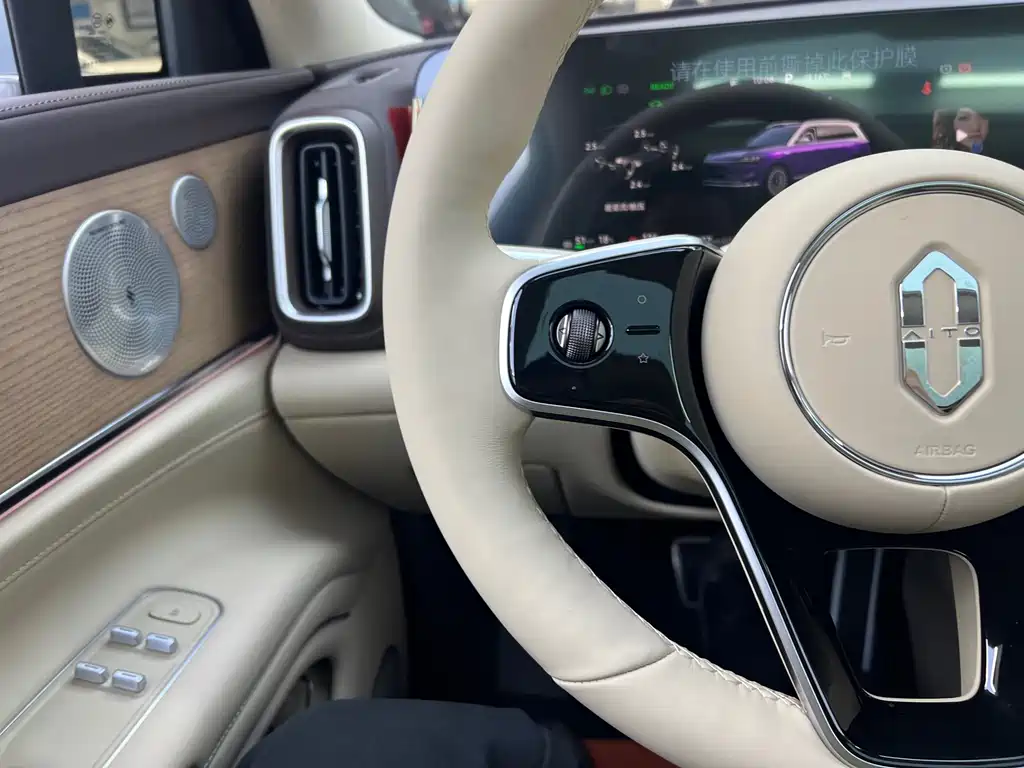 AITO ASK THE WORLD M9