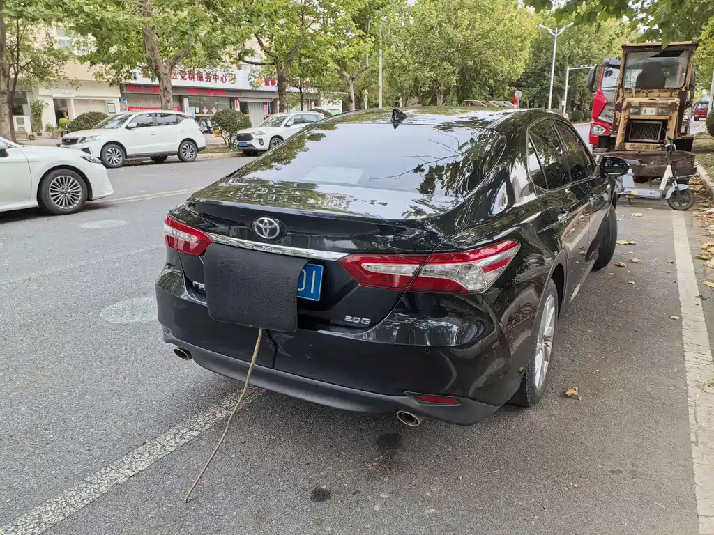 Toyota Camry — миниатюра 4