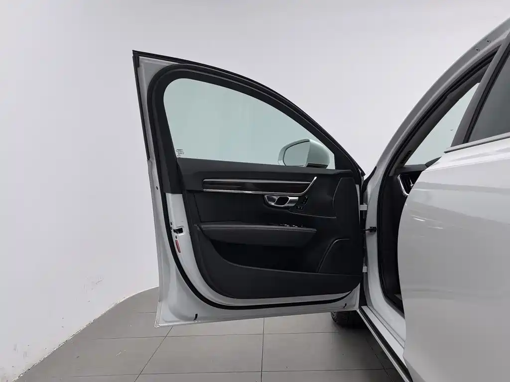 Volvo S90 — миниатюра 8