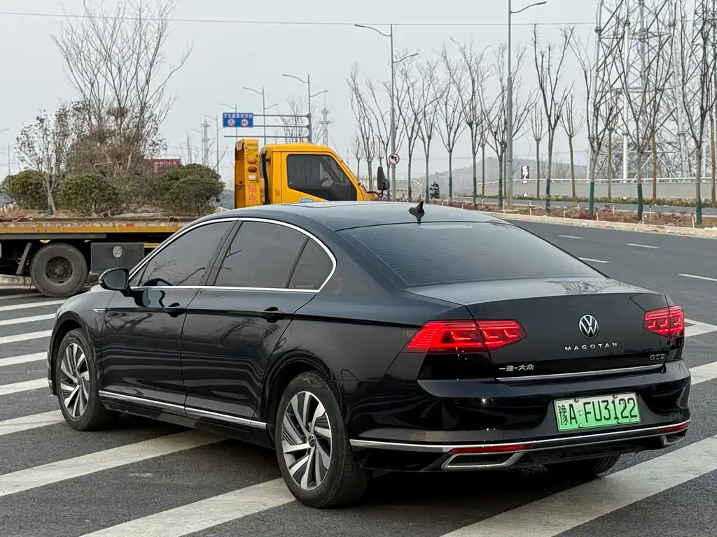 VOLKSWAGEN MAGOTAN GTE PLUG IN HYBRID