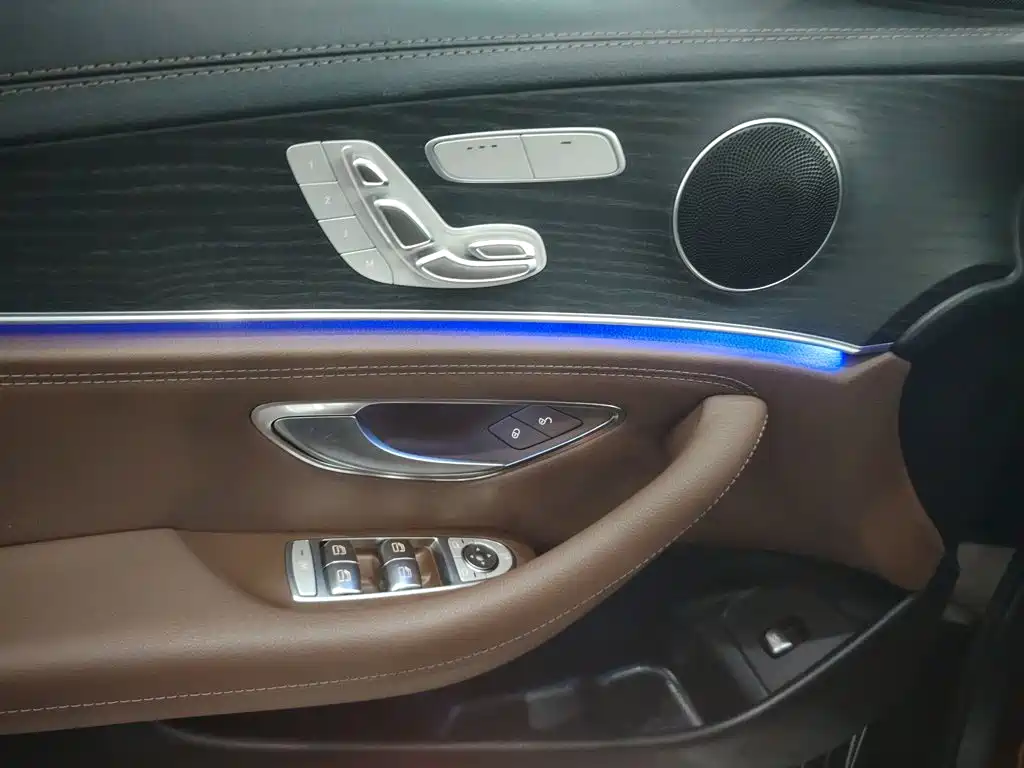 Mercedes-Benz E-Class — миниатюра 5