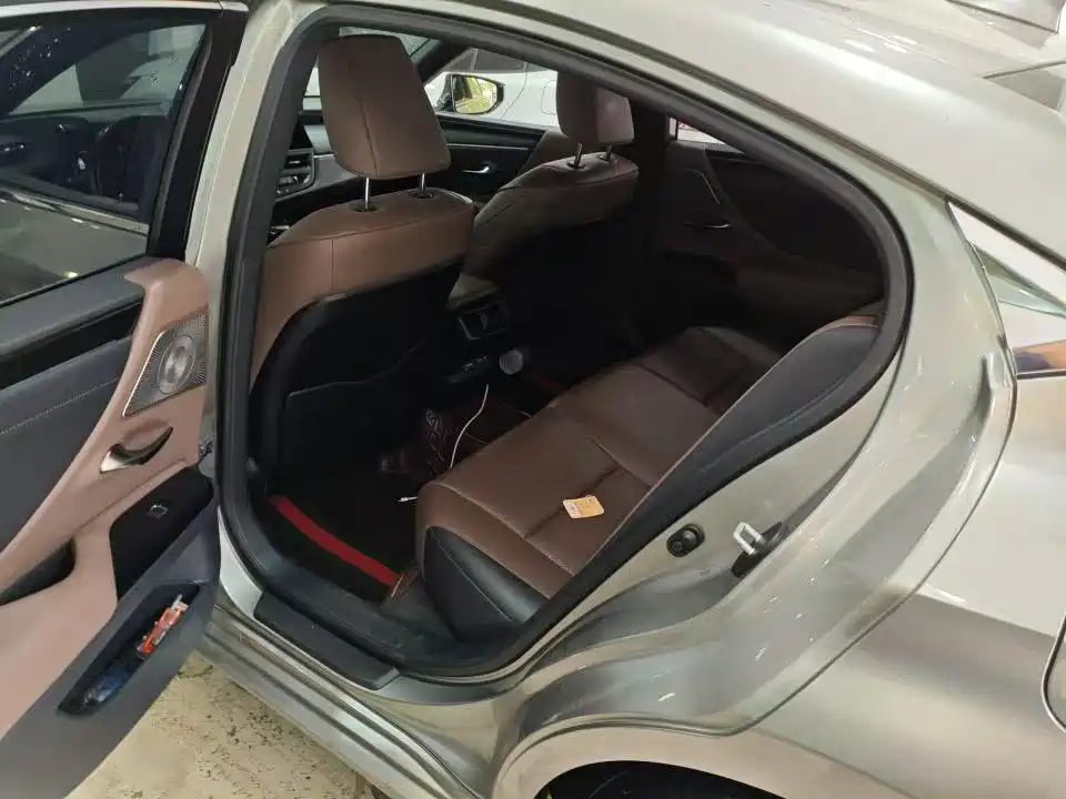 Lexus ES — миниатюра 5