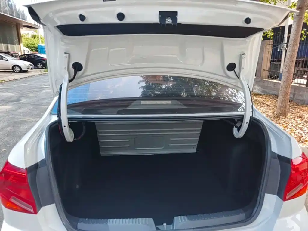 Volkswagen Jetta — миниатюра 19