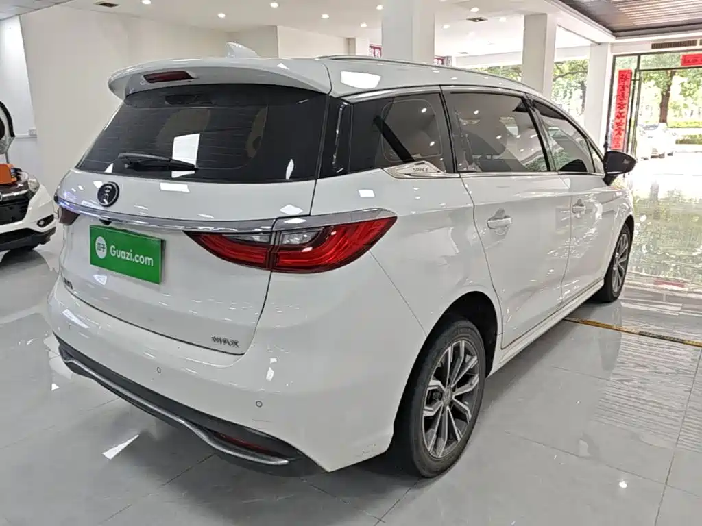 BYD MAX — миниатюра 7
