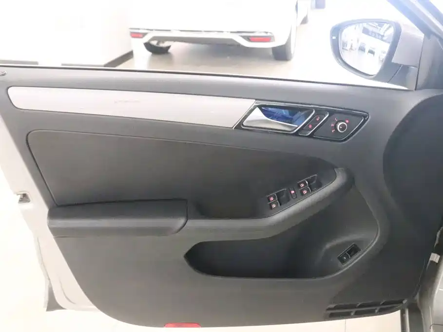 Volkswagen Sagitar — миниатюра 9