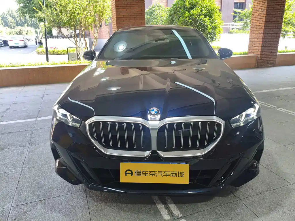 BMW 5 Series — миниатюра 7