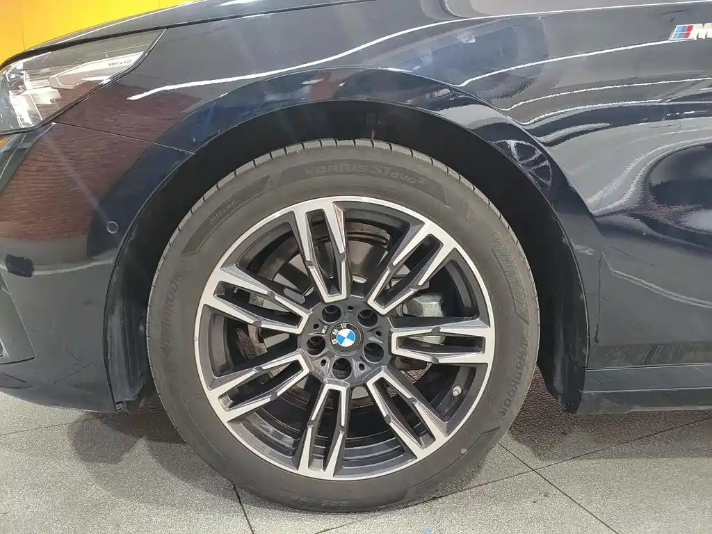BMW 5 Series — миниатюра 15