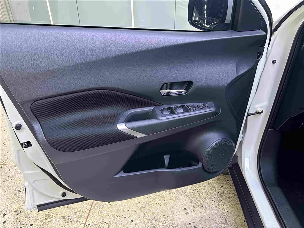 Nissan Kicks 1.5 л 2023 г. Белый, пробег 5600 км