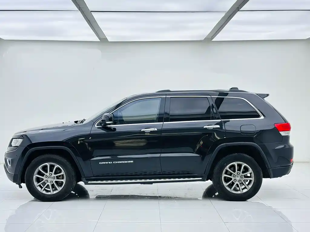 Jeep Grand Cherokee (Import) — миниатюра 4