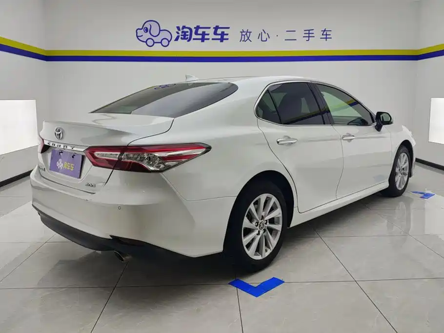 Toyota Camry — миниатюра 3