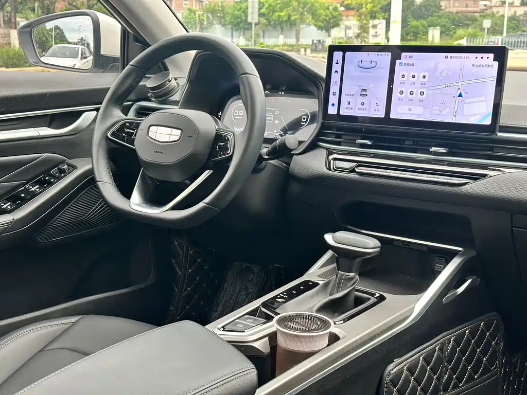 Geely Emgrand 2025 4 1.5L CVT