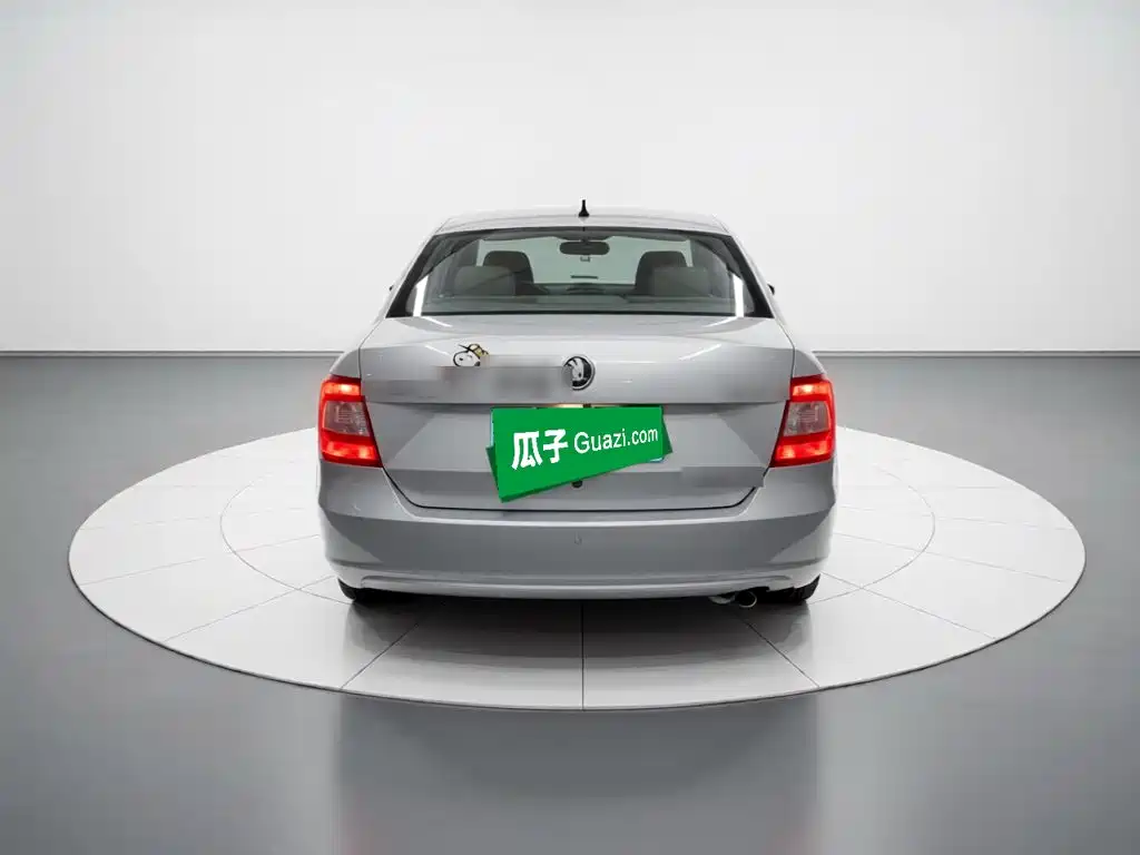 Skoda Rapid — миниатюра 5