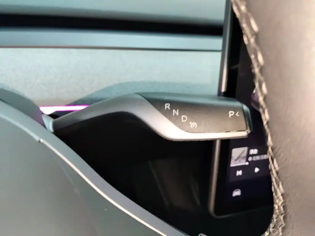 Tesla Model Y — миниатюра 14