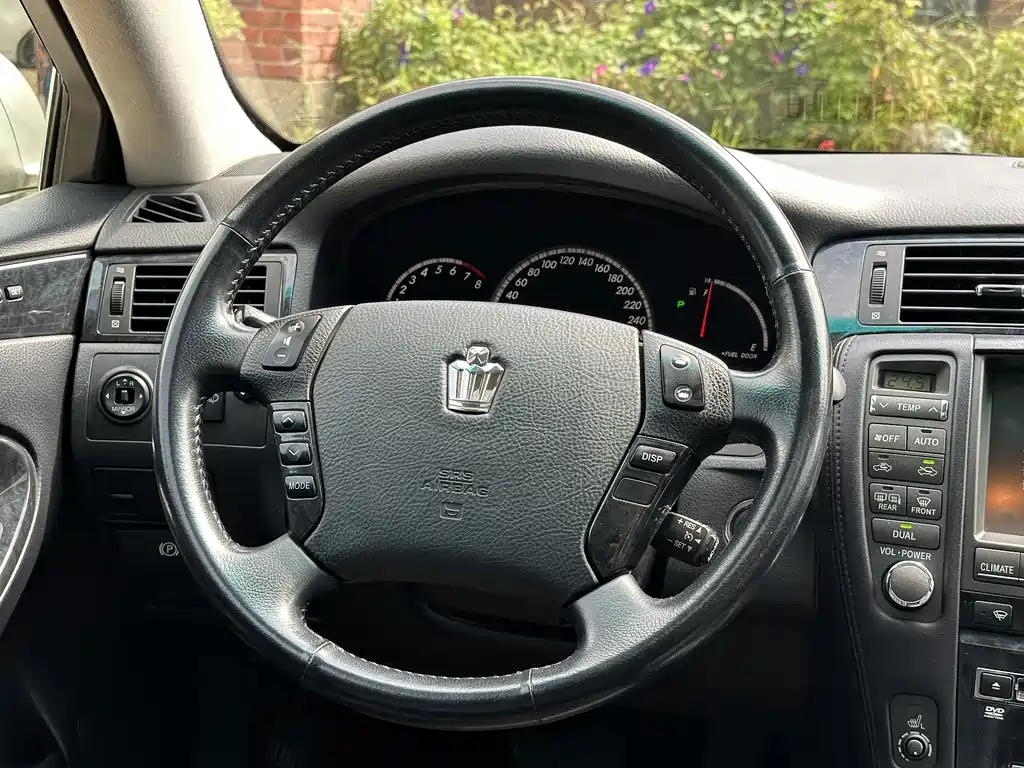 Toyota Crown — миниатюра 18