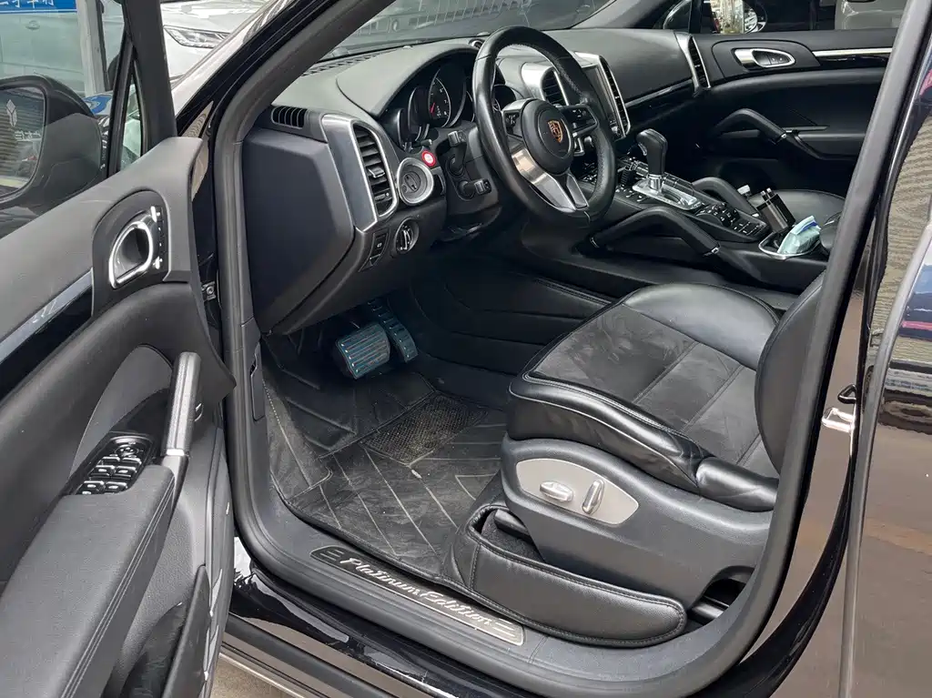 Porsche Cayenne — миниатюра 23