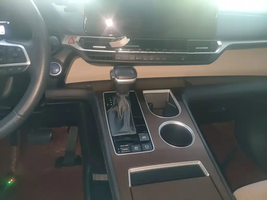 Toyota Granvia — миниатюра 14