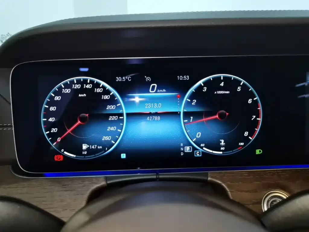 Mercedes-Benz E-Class — миниатюра 12