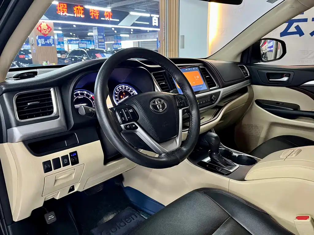 TOYOTA HIGHLANDER