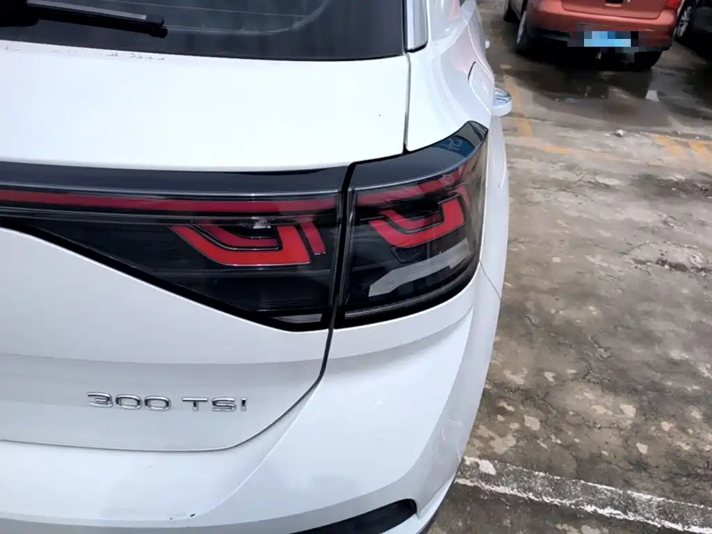 Volkswagen T-Roc — миниатюра 8