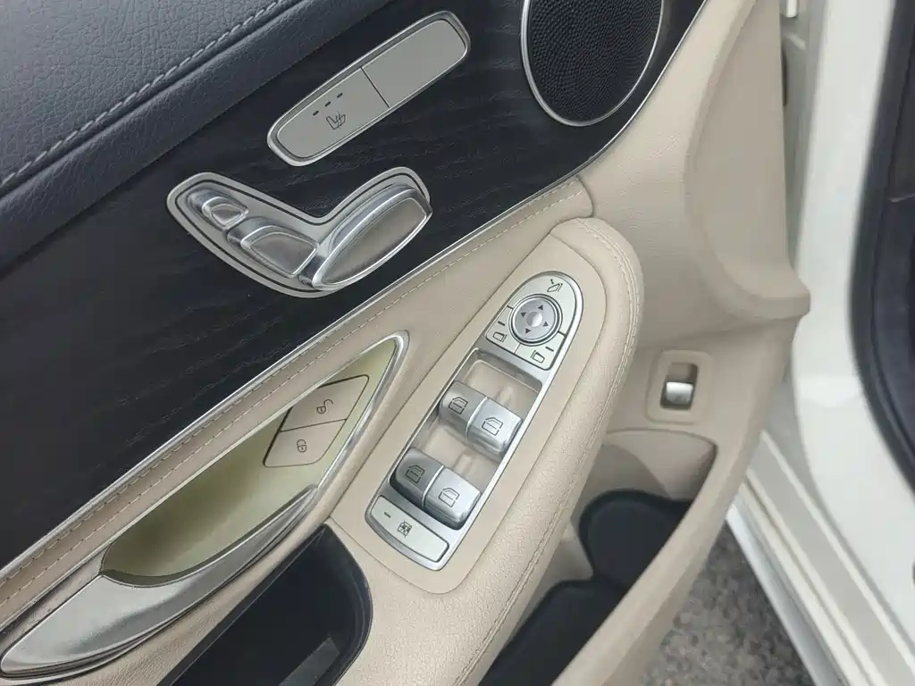 Mercedes-Benz C-Class — миниатюра 10