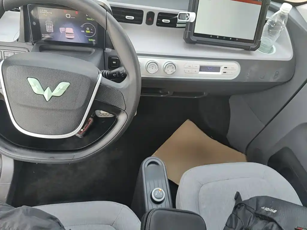 Wuling MINIEV — миниатюра 10
