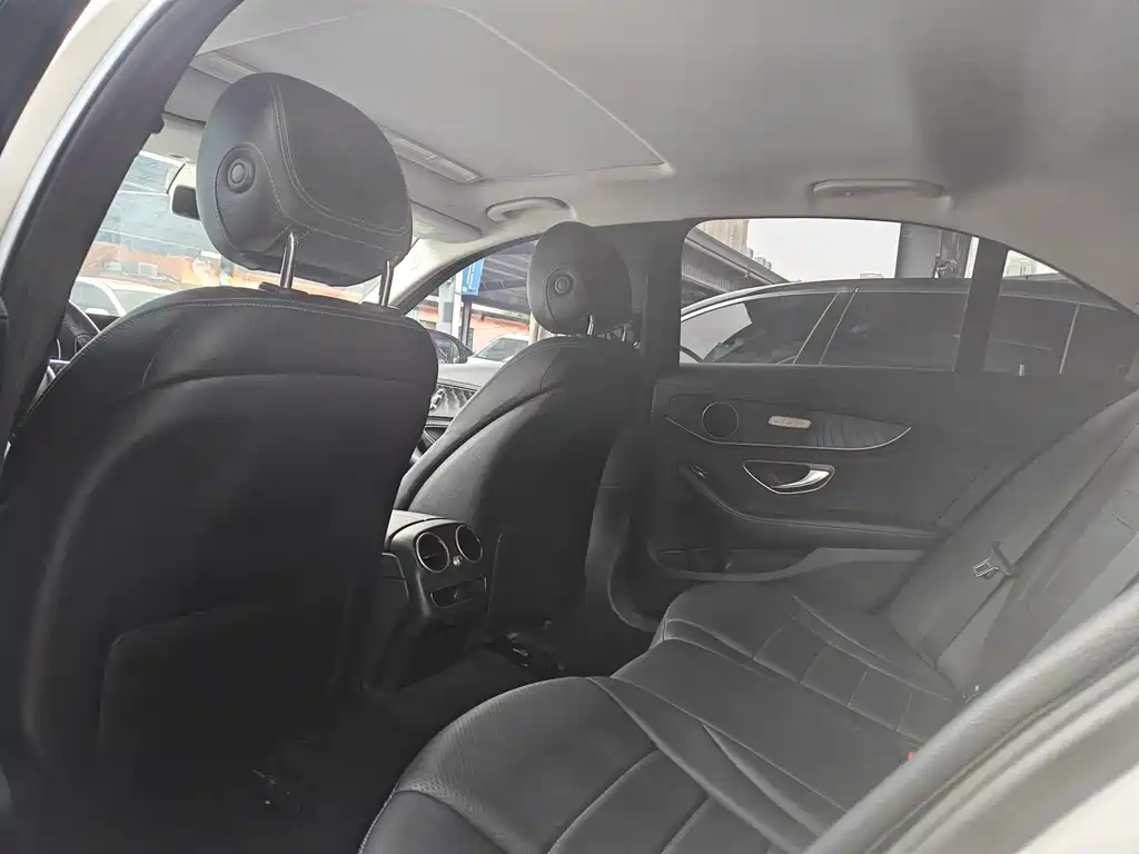 Mercedes-Benz C-Class — миниатюра 10